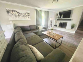 New Modern Lux Large Home 10MIN Downtown Sleeps 12